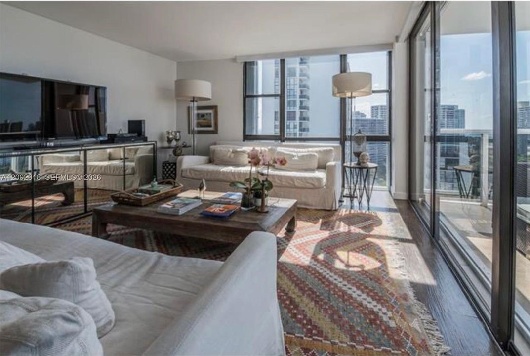 For Sale: $479,000 (2 beds, 2 baths, 1142 Square Feet)