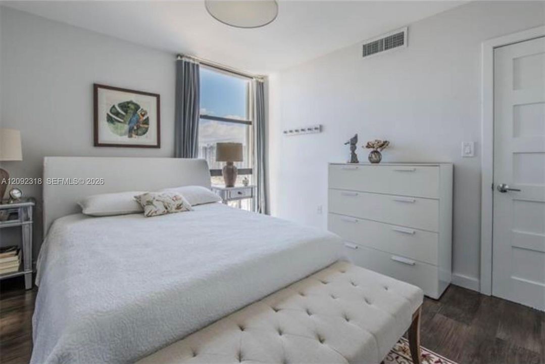 For Sale: $479,000 (2 beds, 2 baths, 1142 Square Feet)