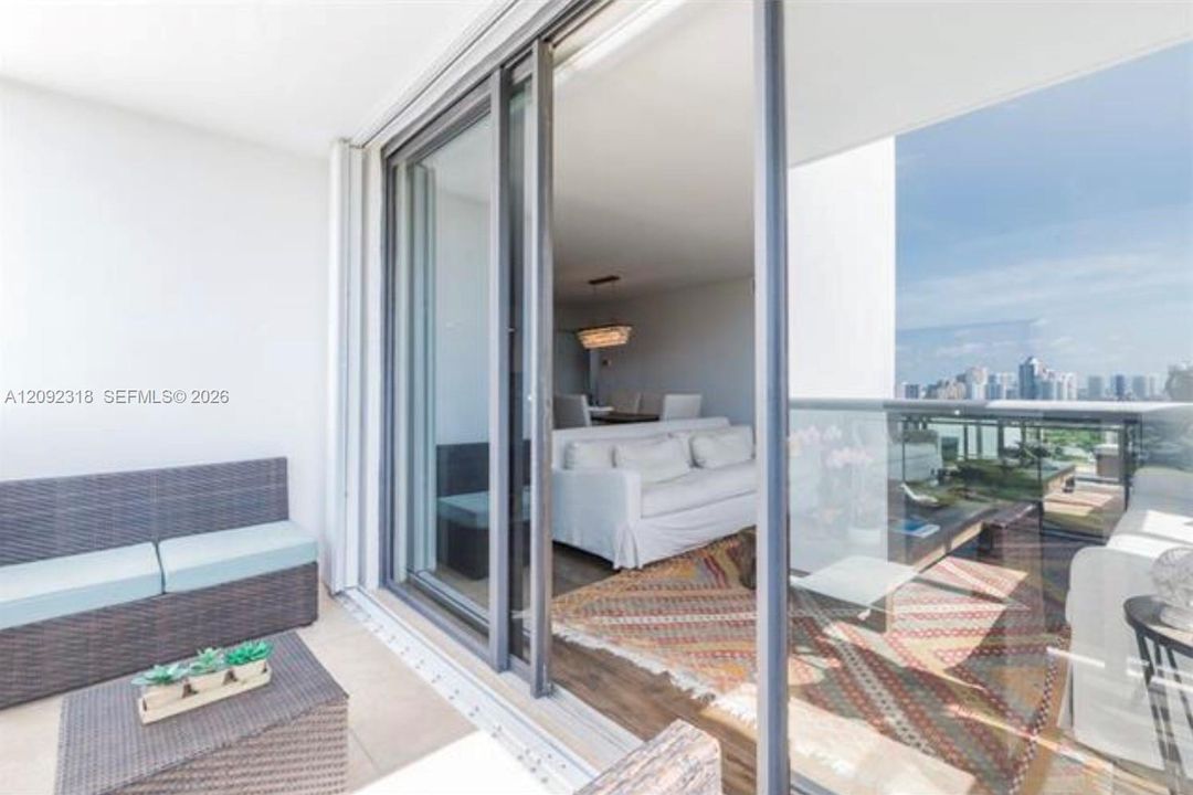 For Sale: $479,000 (2 beds, 2 baths, 1142 Square Feet)