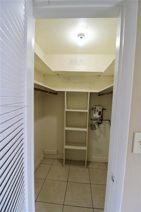 В аренду: $1,700 (1 спален, 1 ванн, 14586 Квадратных фут)