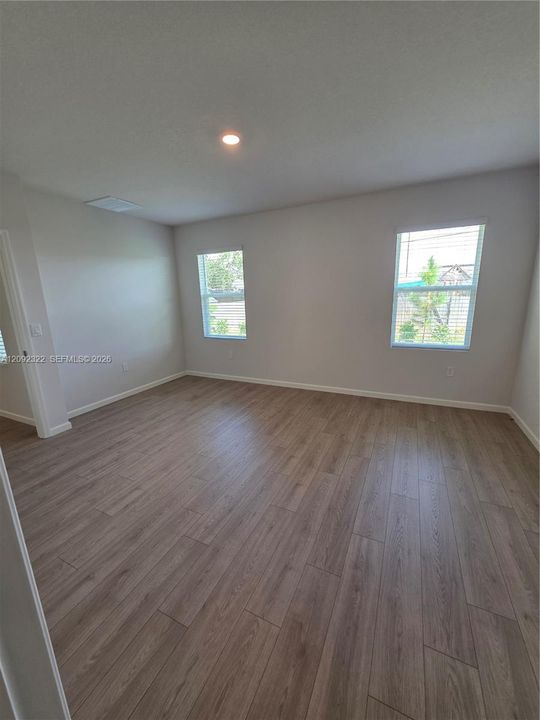 En Renta: $2,850 (4 camas, 3 baños, 2020 Pies cuadrados)