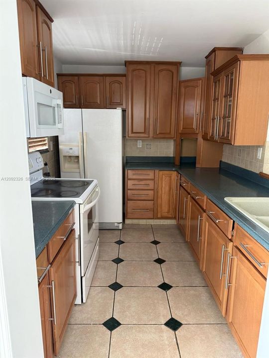 В аренду: $2,500 (3 спален, 2 ванн, 1147 Квадратных фут)