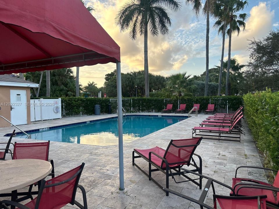 For Sale: $550,000 (4 beds, 2 baths, 1810 Square Feet)