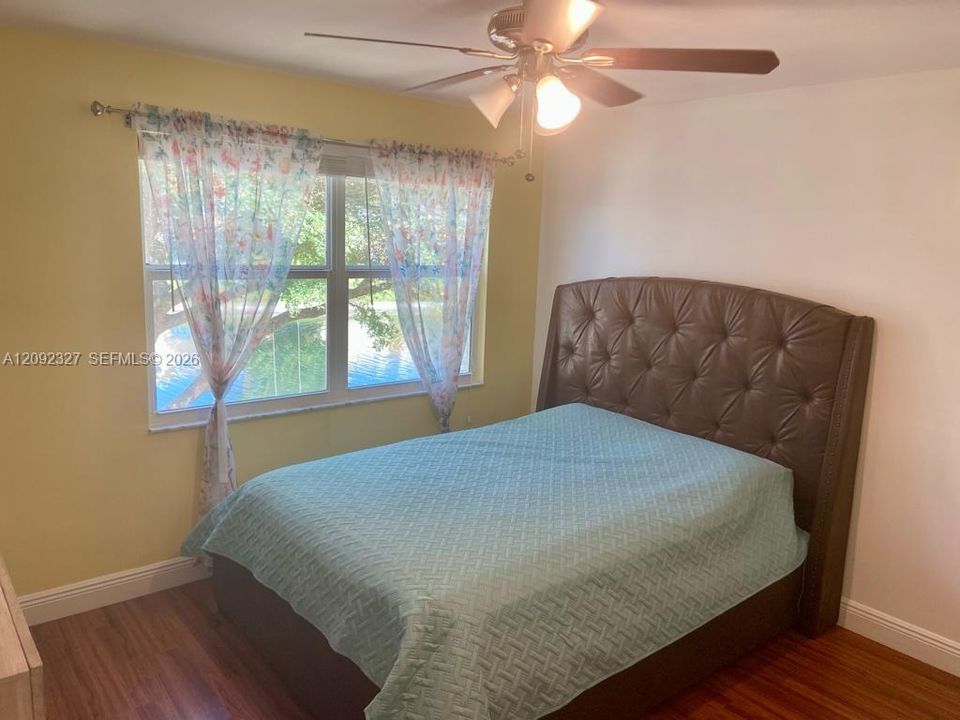 For Sale: $550,000 (4 beds, 2 baths, 1810 Square Feet)