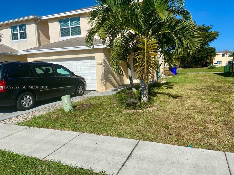 For Sale: $550,000 (4 beds, 2 baths, 1810 Square Feet)