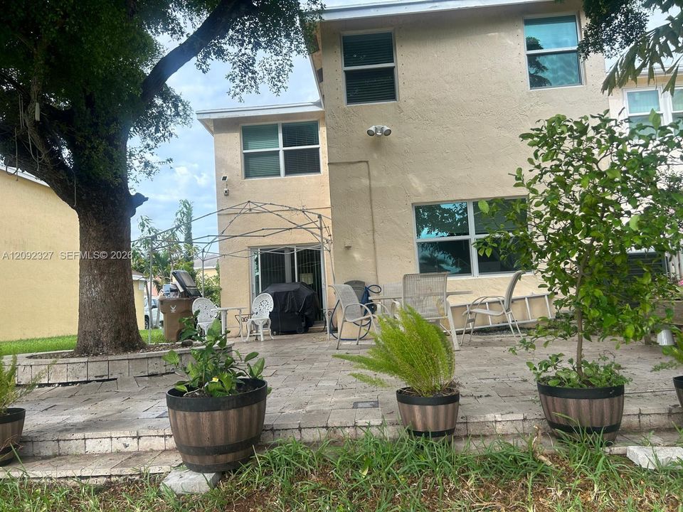 For Sale: $550,000 (4 beds, 2 baths, 1810 Square Feet)
