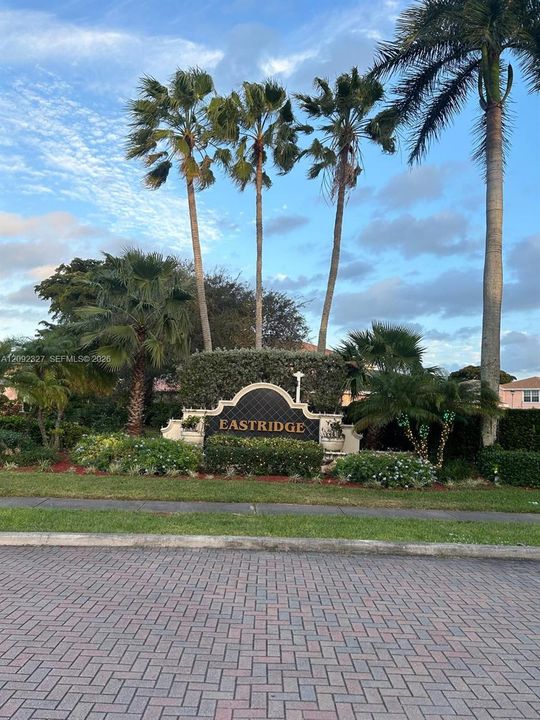 For Sale: $550,000 (4 beds, 2 baths, 1810 Square Feet)