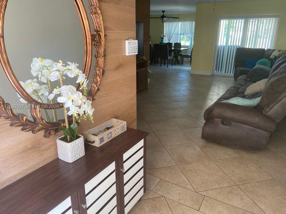 For Sale: $550,000 (4 beds, 2 baths, 1810 Square Feet)
