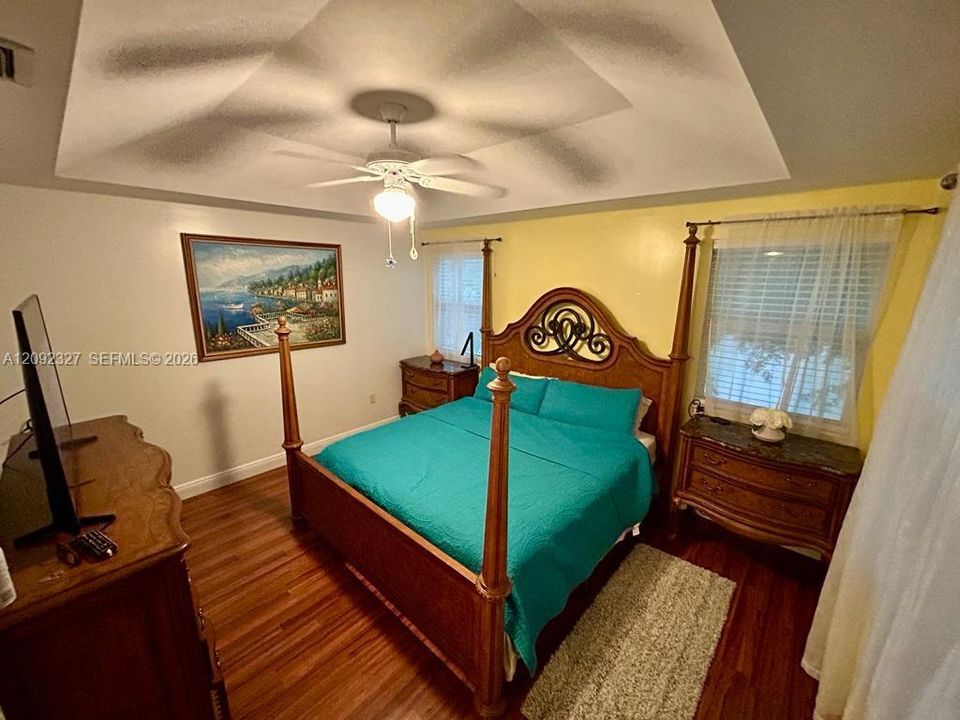 For Sale: $550,000 (4 beds, 2 baths, 1810 Square Feet)