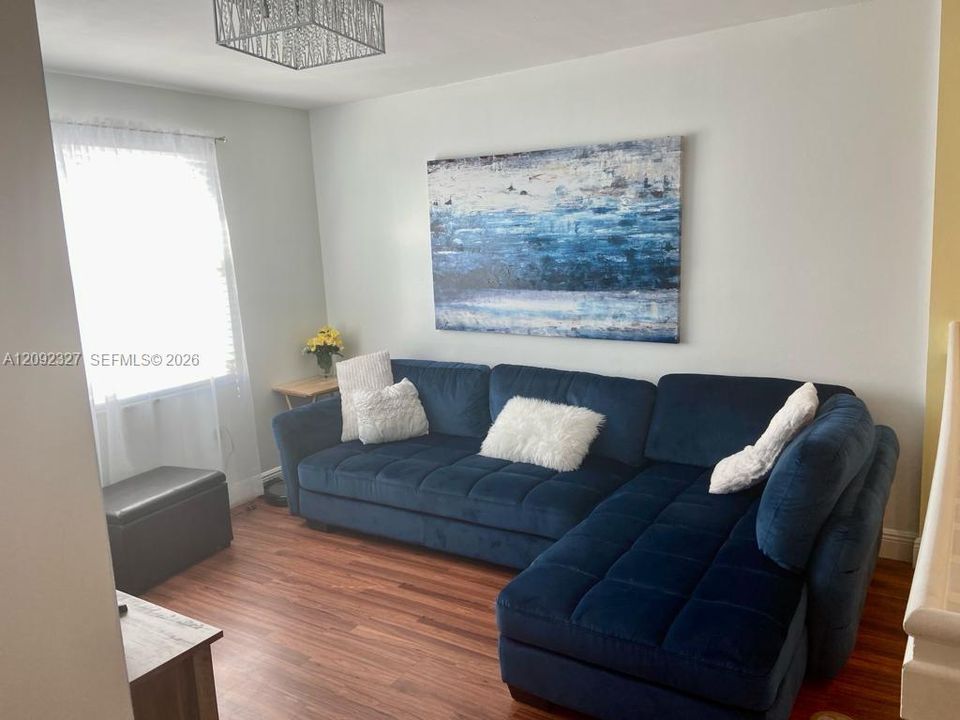 For Sale: $550,000 (4 beds, 2 baths, 1810 Square Feet)