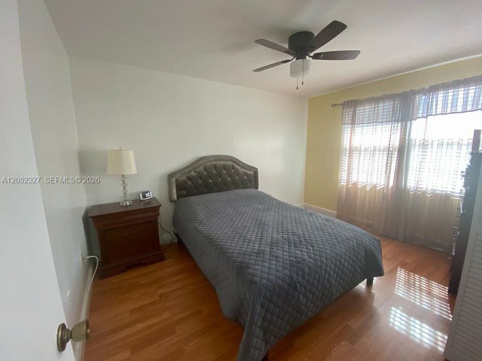 For Sale: $550,000 (4 beds, 2 baths, 1810 Square Feet)