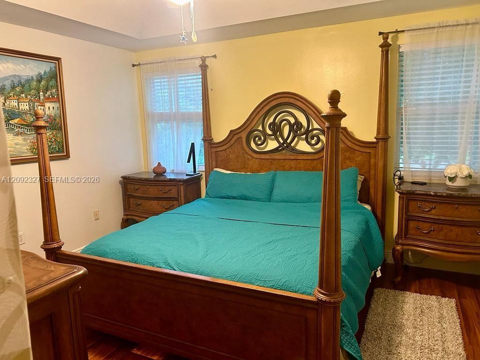 For Sale: $550,000 (4 beds, 2 baths, 1810 Square Feet)