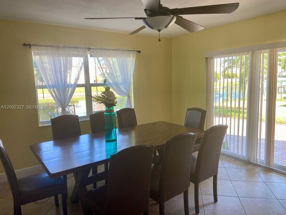 For Sale: $550,000 (4 beds, 2 baths, 1810 Square Feet)