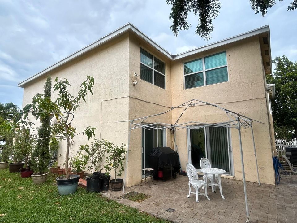 For Sale: $550,000 (4 beds, 2 baths, 1810 Square Feet)