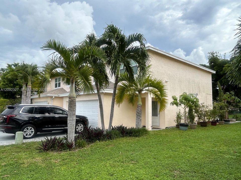 For Sale: $550,000 (4 beds, 2 baths, 1810 Square Feet)