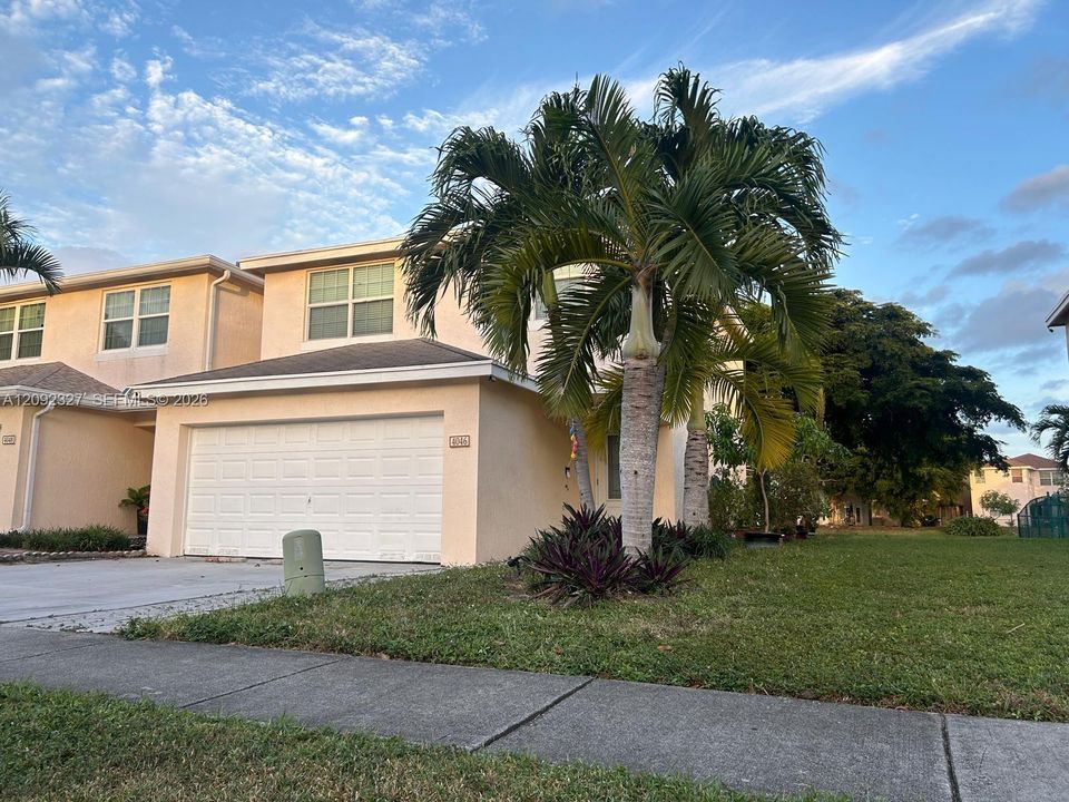 For Sale: $550,000 (4 beds, 2 baths, 1810 Square Feet)
