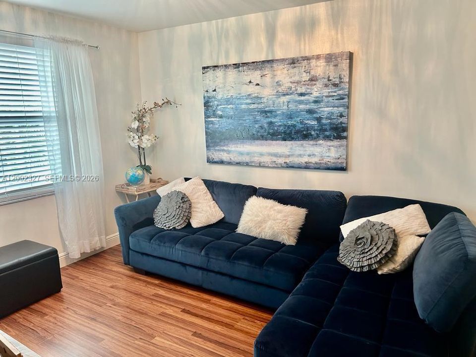 For Sale: $550,000 (4 beds, 2 baths, 1810 Square Feet)
