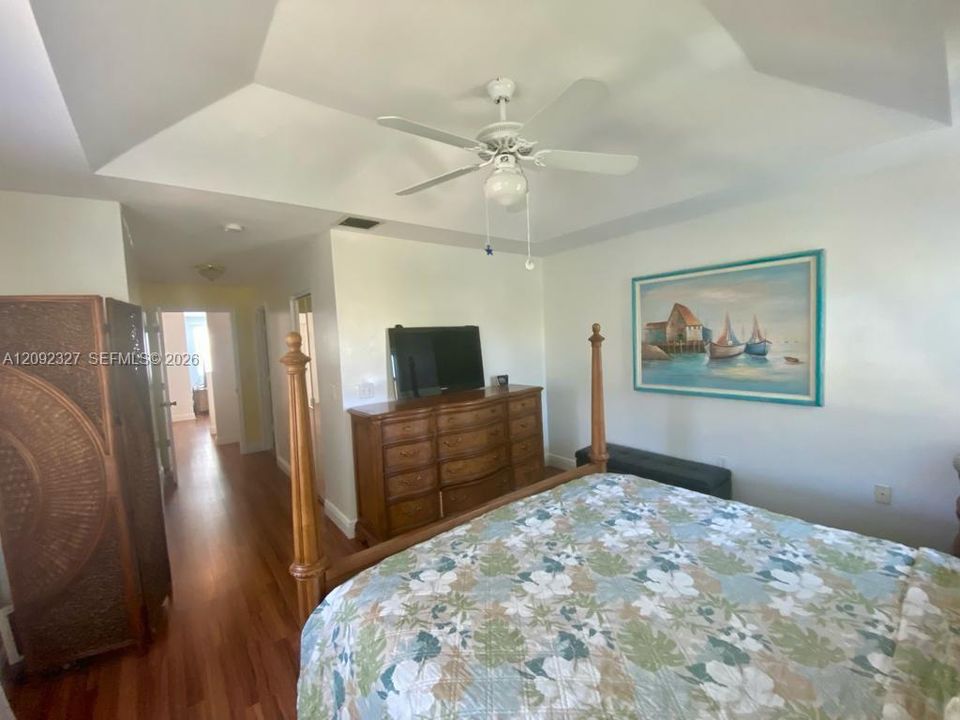 For Sale: $550,000 (4 beds, 2 baths, 1810 Square Feet)