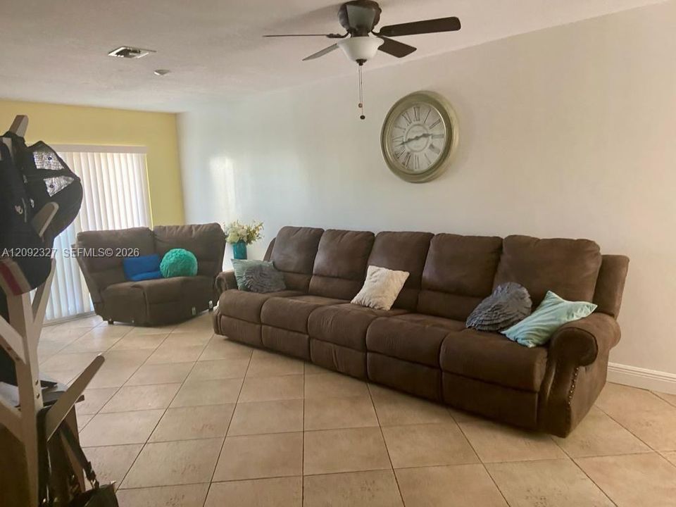 For Sale: $550,000 (4 beds, 2 baths, 1810 Square Feet)