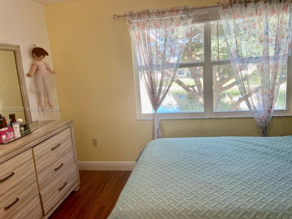 For Sale: $550,000 (4 beds, 2 baths, 1810 Square Feet)