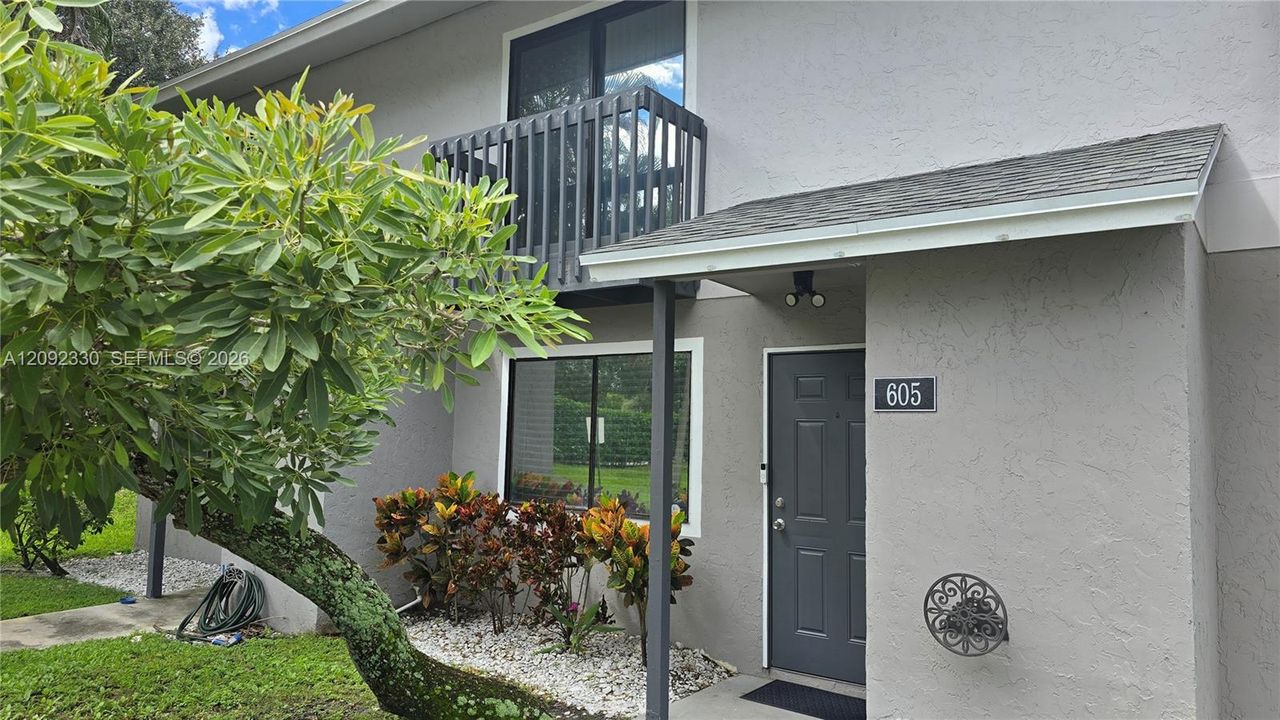For Sale: $255,000 (3 beds, 2 baths, 1260 Square Feet)