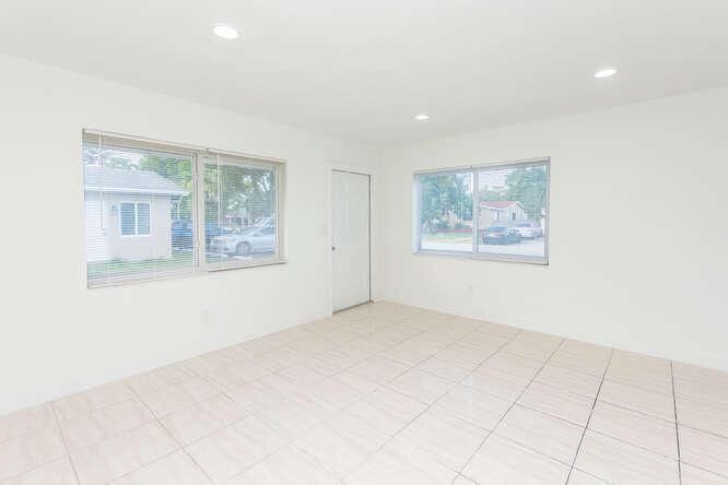 Front Unit Living 2320 SW 10th Ter