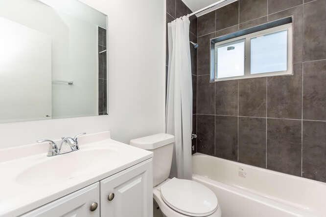 Front Unit Bathroom 320 SW 10th Ter