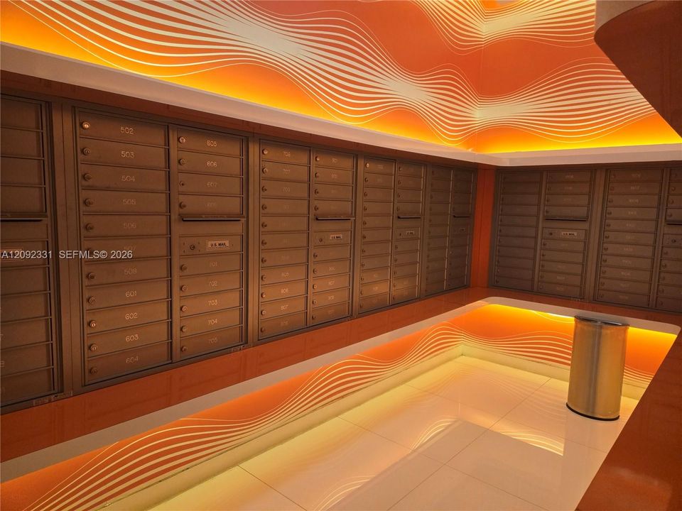 出租: $2,400 (0 贝兹, 1 浴室, 551 平方英尺)