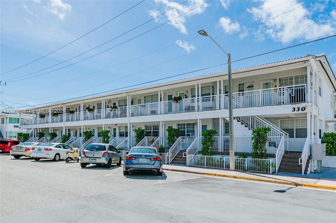 For Rent: $2,300 (1 beds, 1 baths, 481 Square Feet)