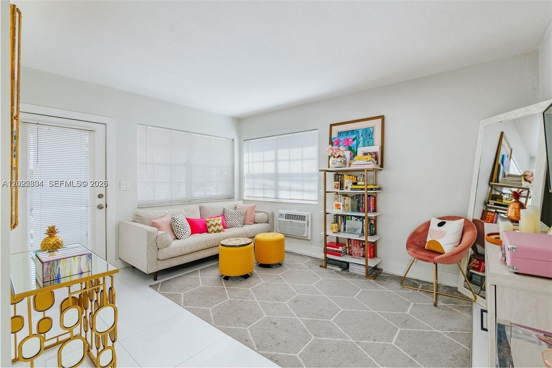 For Rent: $2,300 (1 beds, 1 baths, 481 Square Feet)