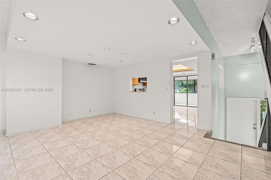 На продажу: $449,900 (3 спален, 3 ванн, 1650 Квадратных фут)