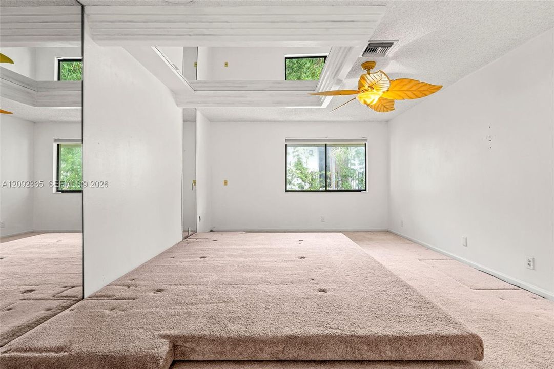 На продажу: $449,900 (3 спален, 3 ванн, 1650 Квадратных фут)
