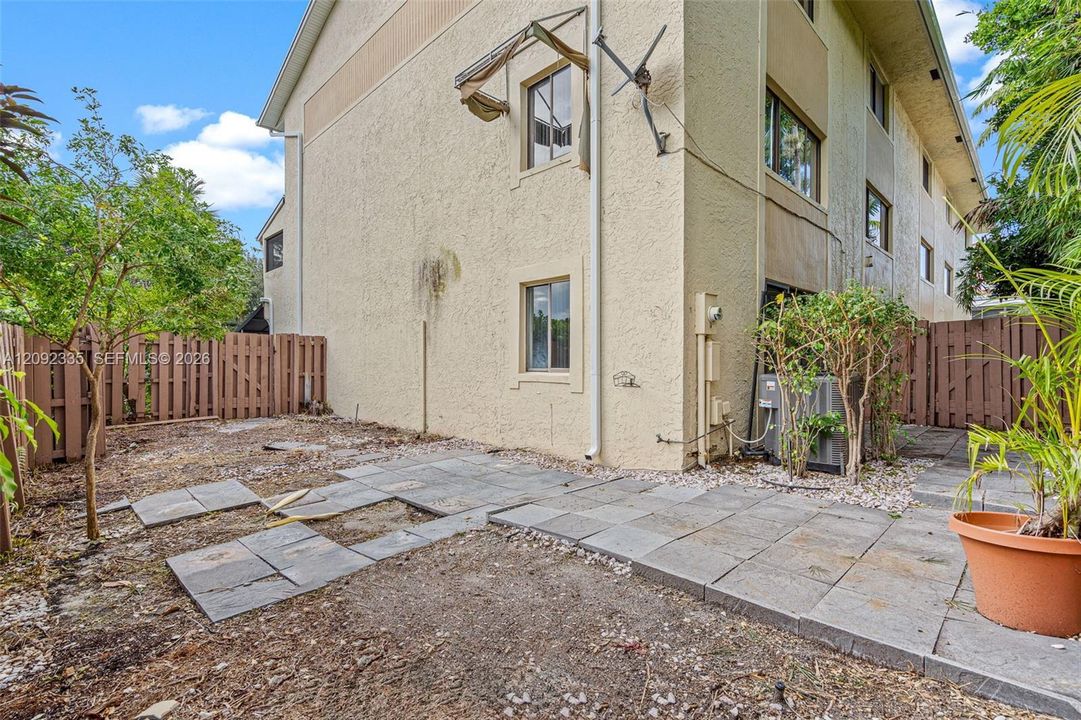 На продажу: $449,900 (3 спален, 3 ванн, 1650 Квадратных фут)