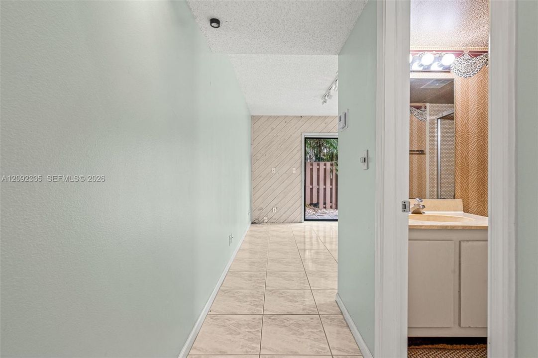 На продажу: $449,900 (3 спален, 3 ванн, 1650 Квадратных фут)