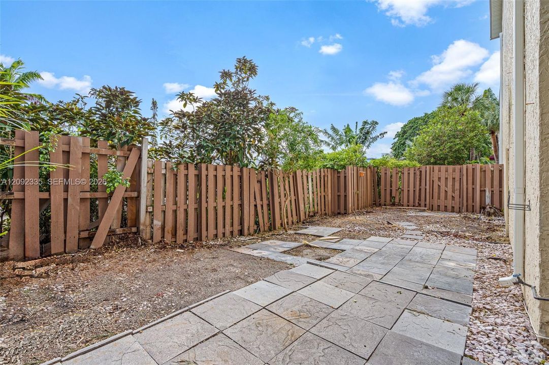 На продажу: $449,900 (3 спален, 3 ванн, 1650 Квадратных фут)