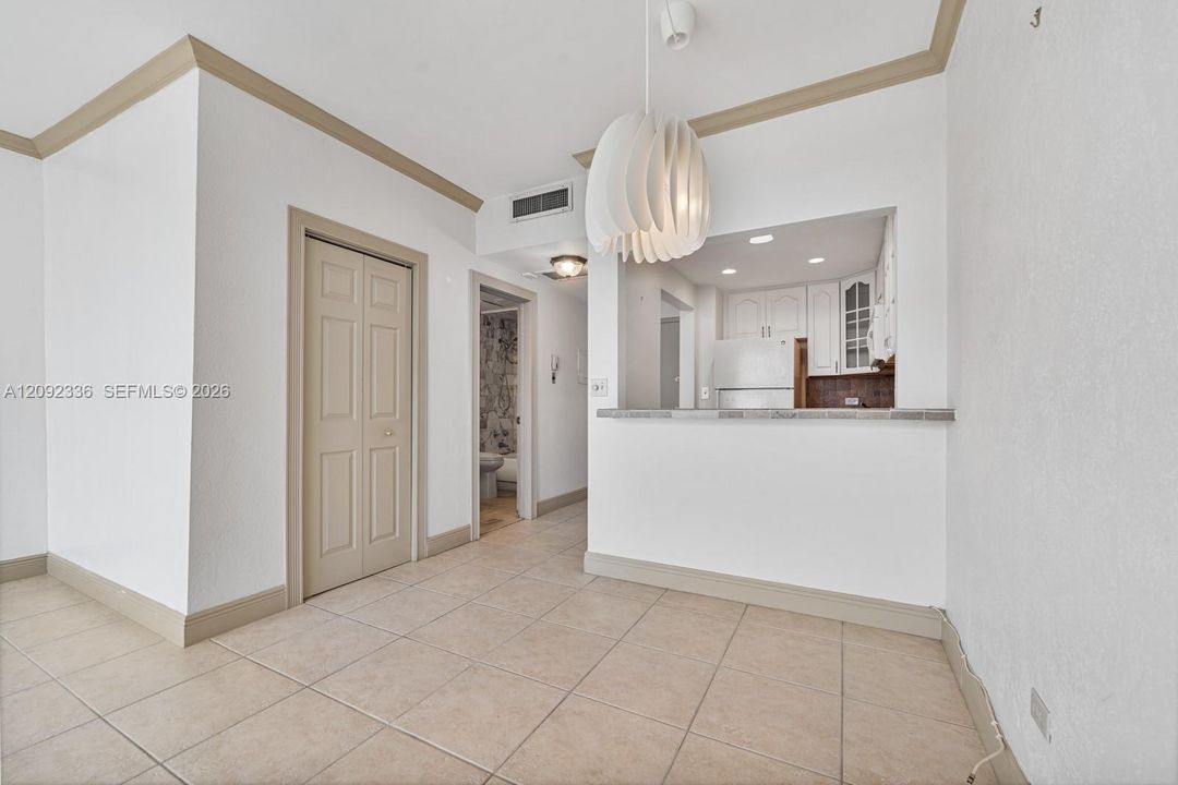For Sale: $225,000 (0 beds, 1 baths, 450 Square Feet)