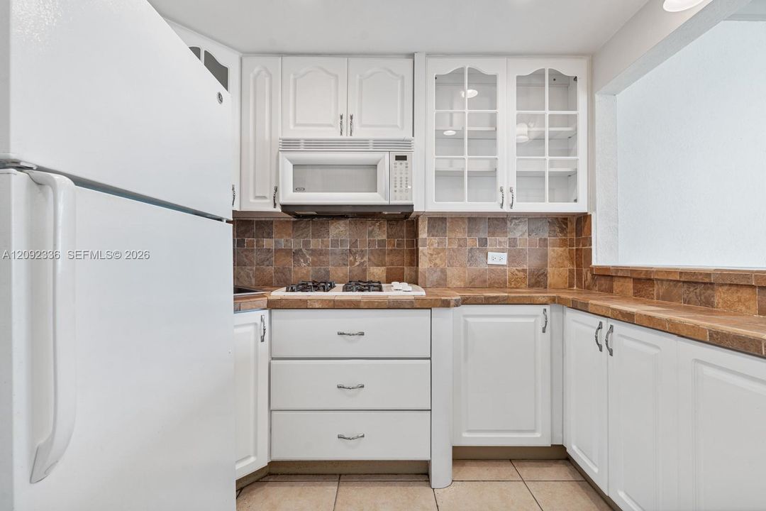 For Sale: $225,000 (0 beds, 1 baths, 450 Square Feet)