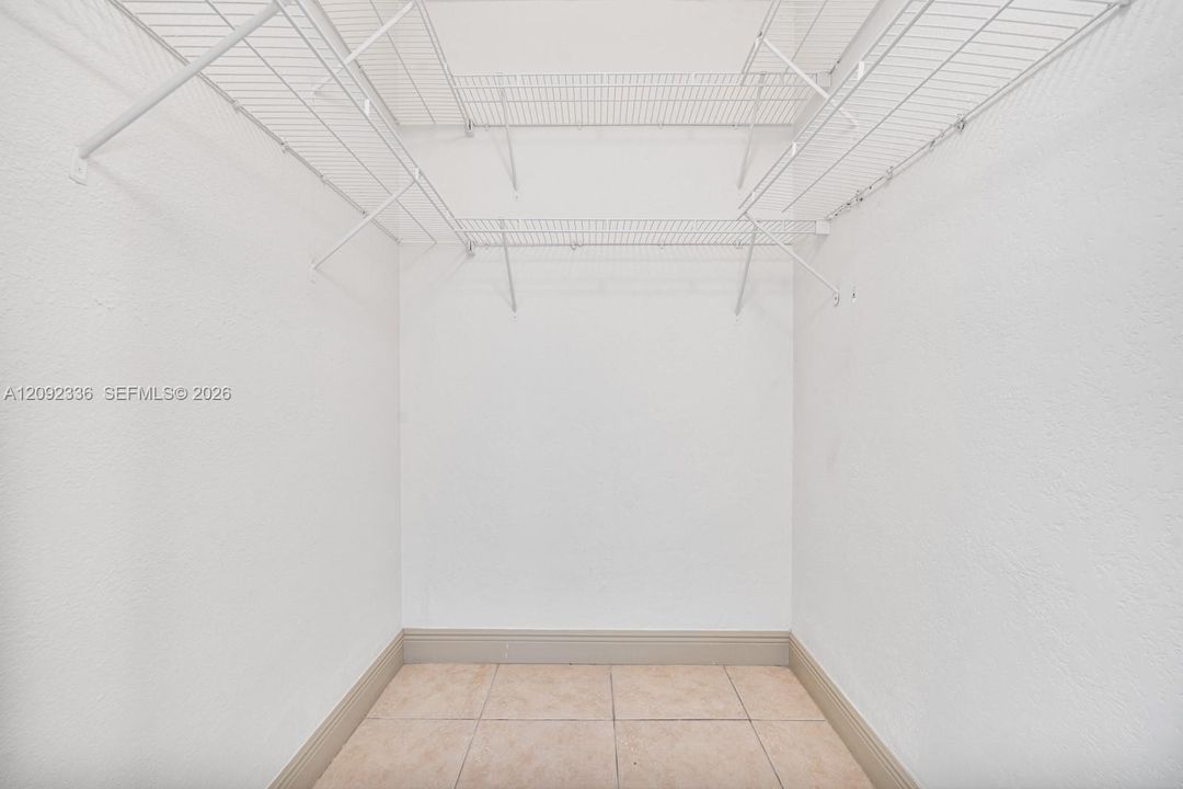 For Sale: $225,000 (0 beds, 1 baths, 450 Square Feet)