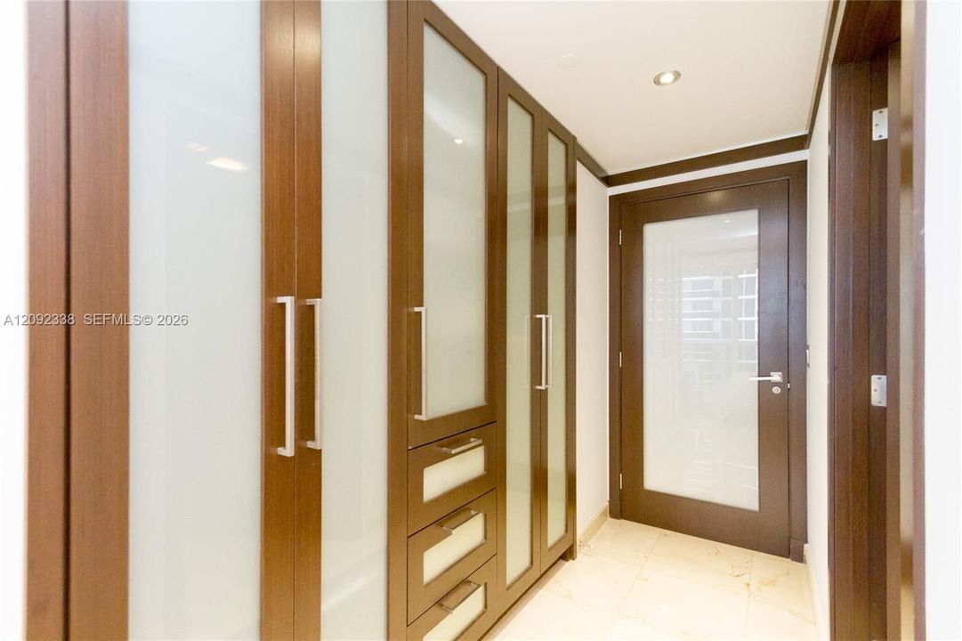 For Rent: $18,000 (3 beds, 3 baths, 2010 Square Feet)