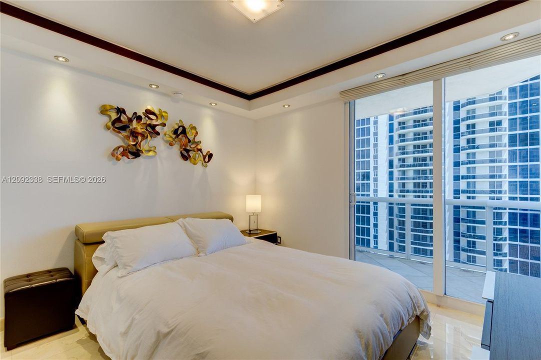 For Rent: $18,000 (3 beds, 3 baths, 2010 Square Feet)