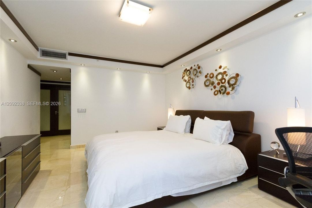 For Rent: $18,000 (3 beds, 3 baths, 2010 Square Feet)