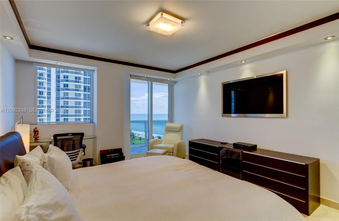 For Rent: $18,000 (3 beds, 3 baths, 2010 Square Feet)