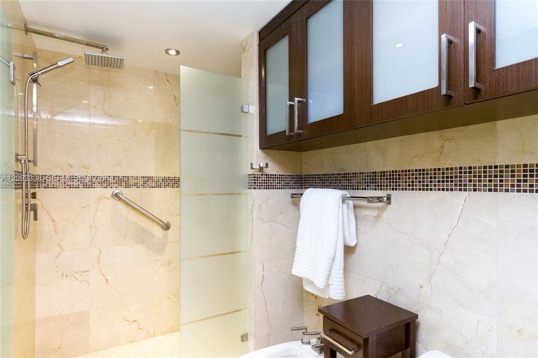 For Rent: $18,000 (3 beds, 3 baths, 2010 Square Feet)