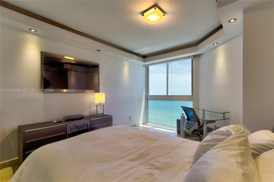 For Rent: $18,000 (3 beds, 3 baths, 2010 Square Feet)