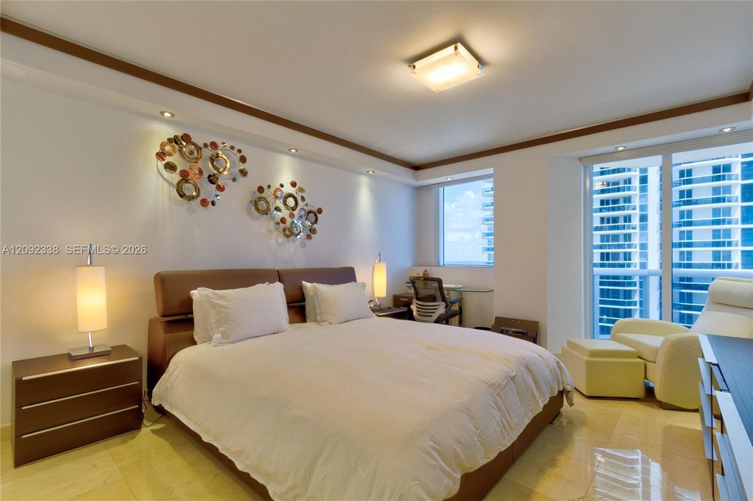 For Rent: $18,000 (3 beds, 3 baths, 2010 Square Feet)