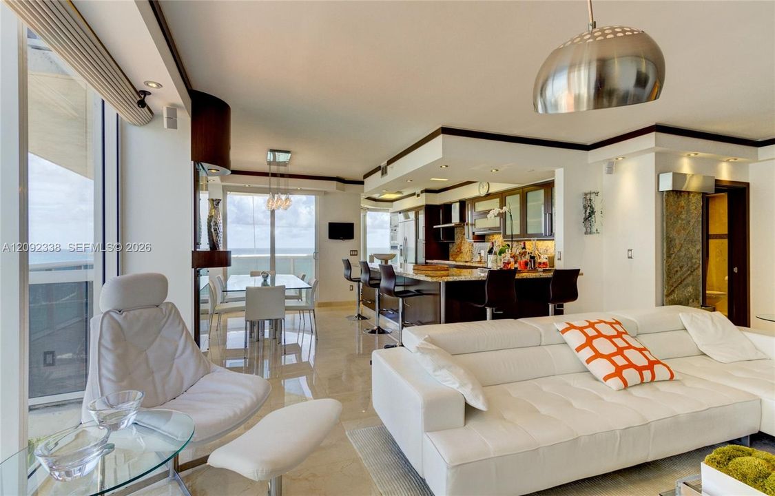 For Rent: $18,000 (3 beds, 3 baths, 2010 Square Feet)