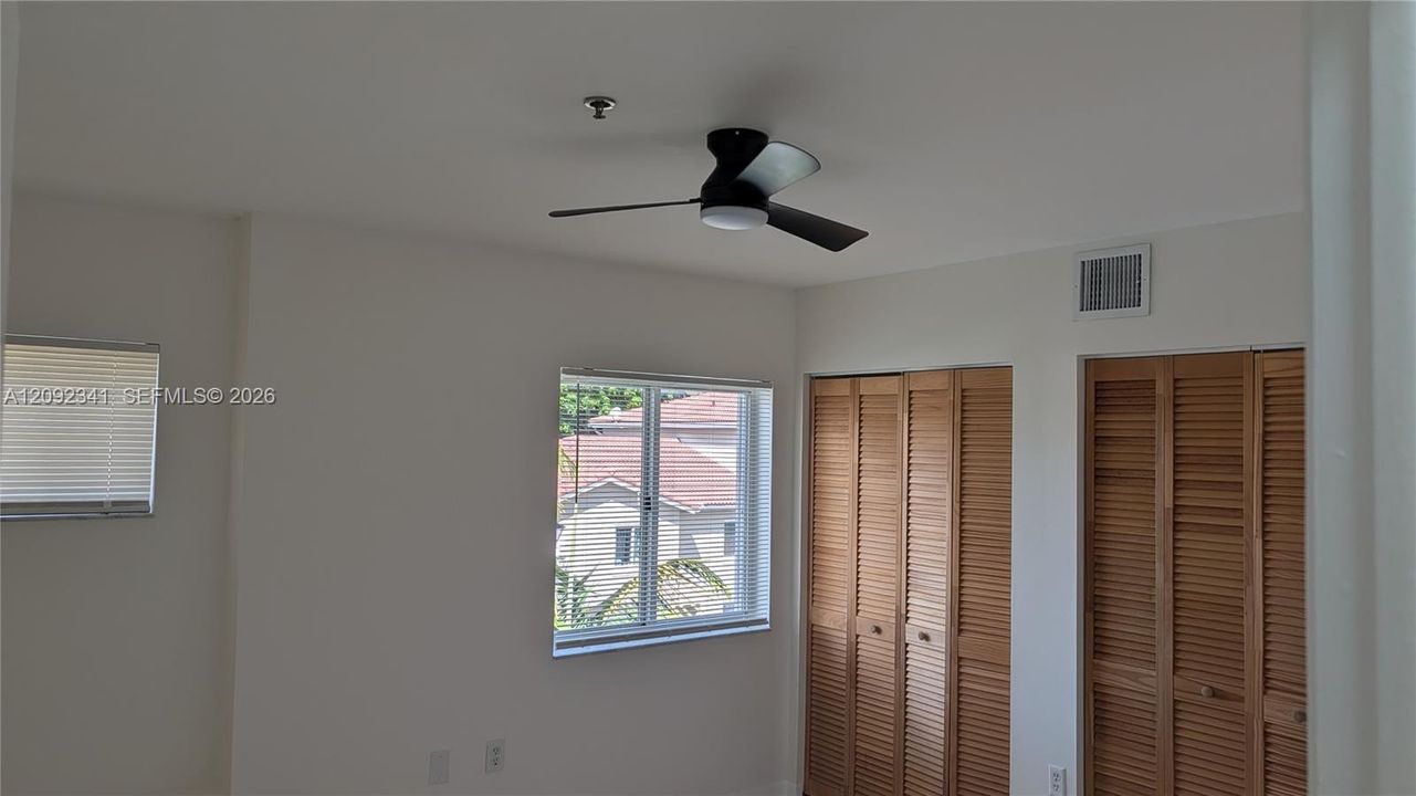 For Rent: $3,270 (3 beds, 3 baths, 1263 Square Feet)