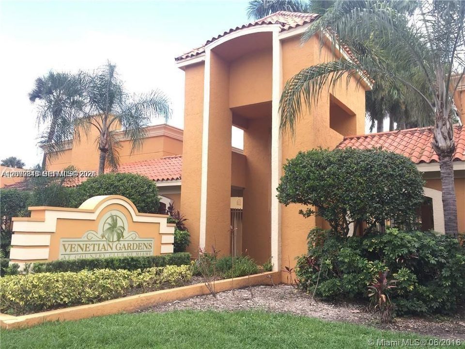 For Rent: $1,700 (1 beds, 1 baths, 982 Square Feet)