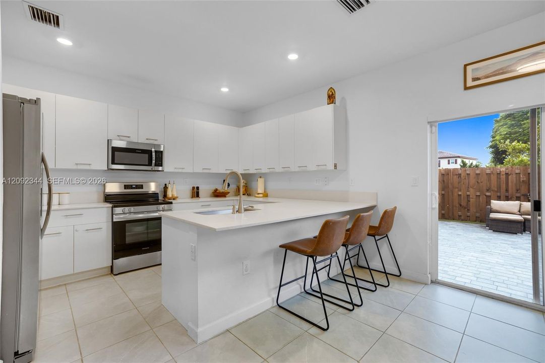 For Rent: $3,200 (3 beds, 2 baths, 1612 Square Feet)
