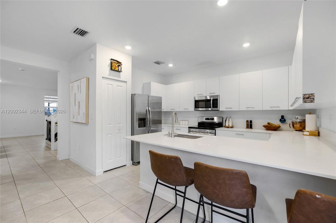 For Rent: $3,200 (3 beds, 2 baths, 1612 Square Feet)